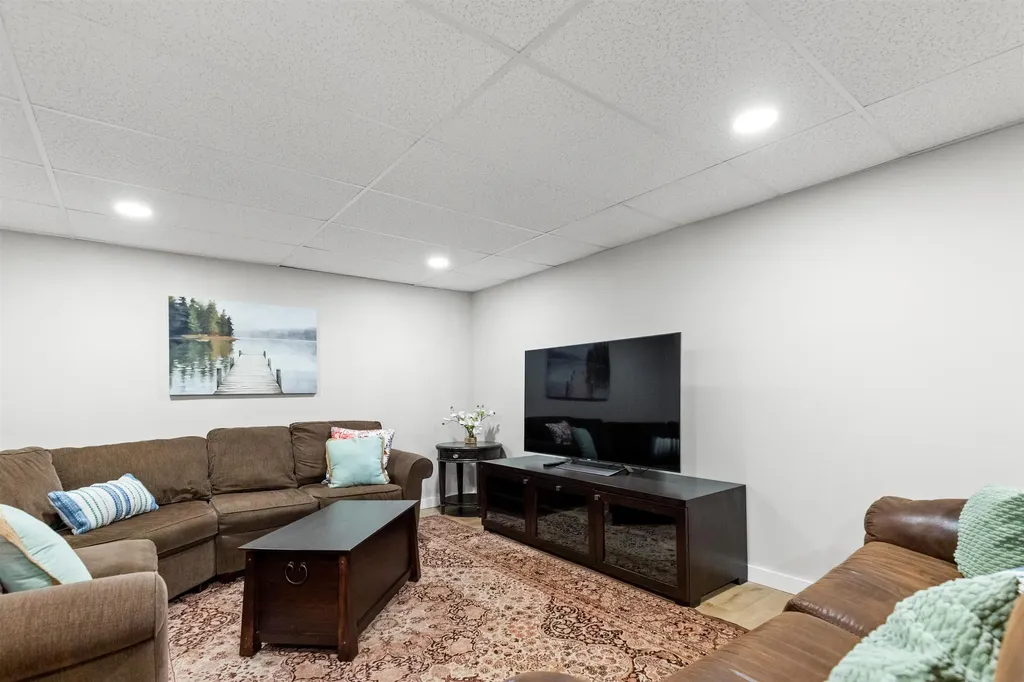 23 Starboard Way Laconia NH 03246