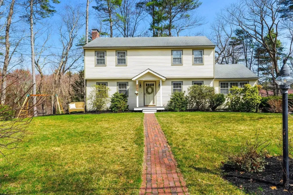 11 Fairway Drive Amherst NH 03031