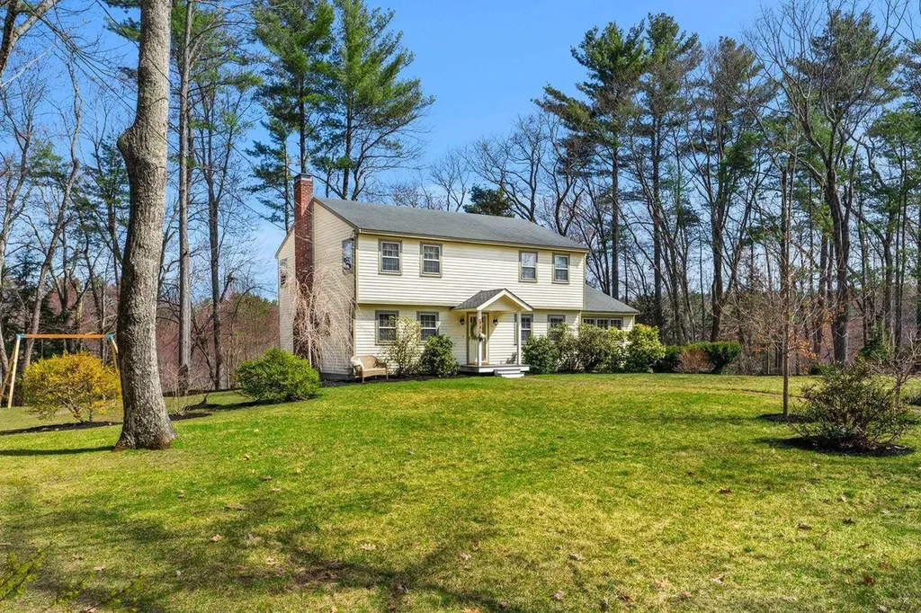 11 Fairway Drive Amherst NH 03031