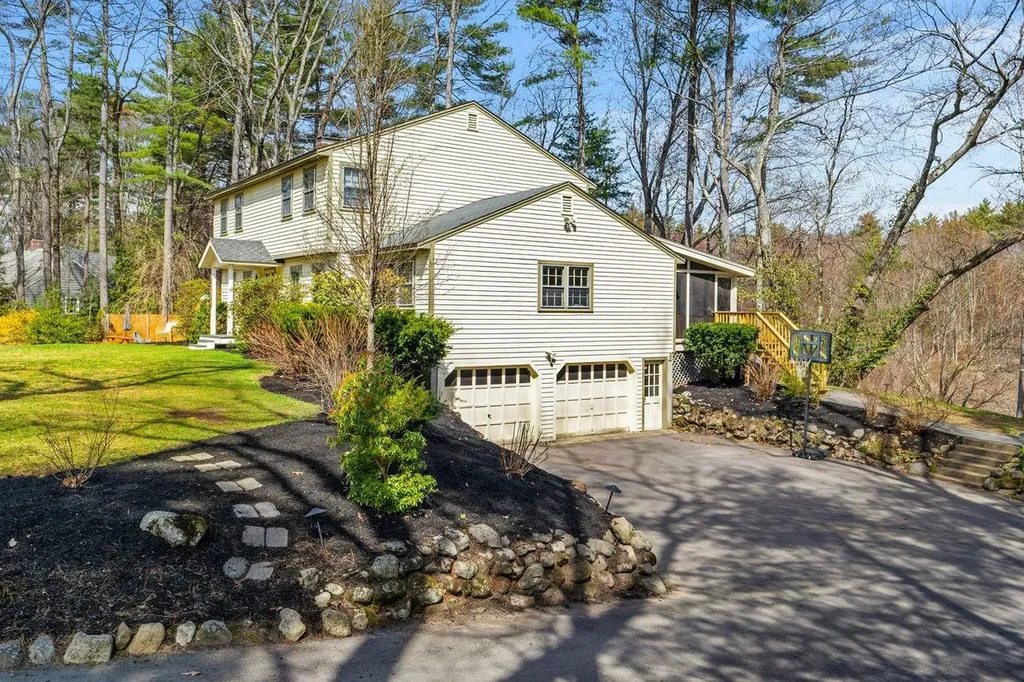 11 Fairway Drive Amherst NH 03031