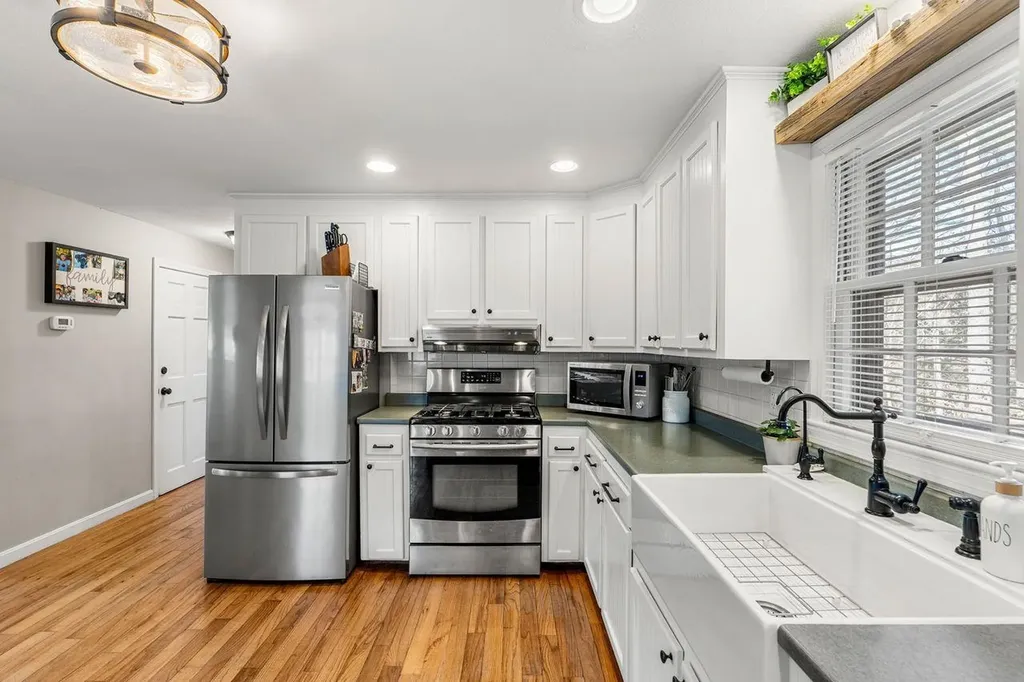 11 Fairway Drive Amherst NH 03031