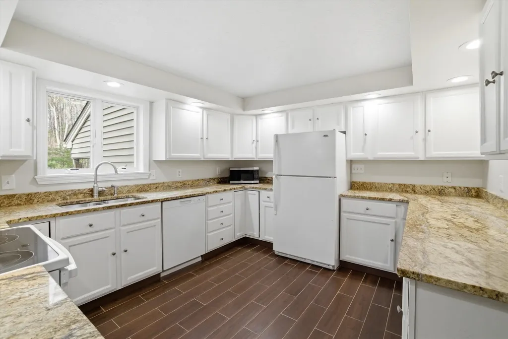 23 Mcquestion Road Merrimack NH 03054