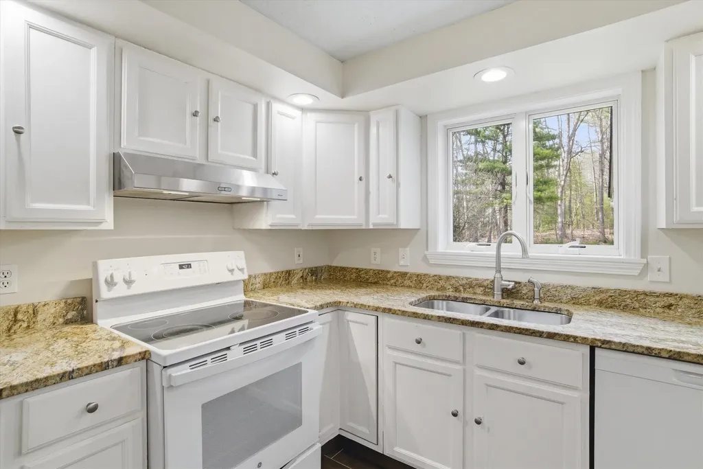 23 Mcquestion Road Merrimack NH 03054
