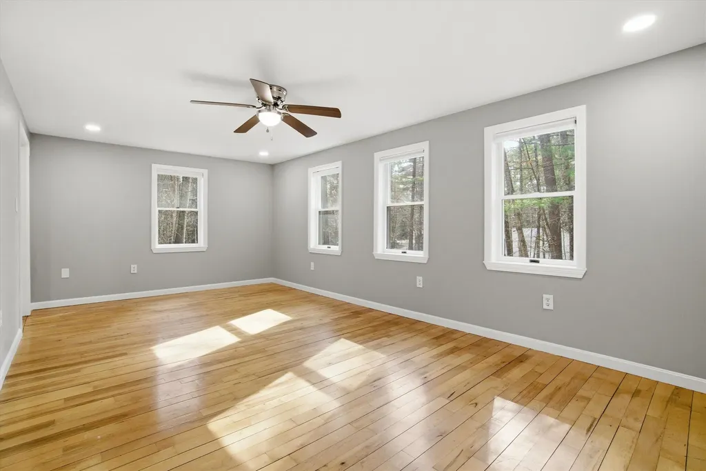 23 Mcquestion Road Merrimack NH 03054