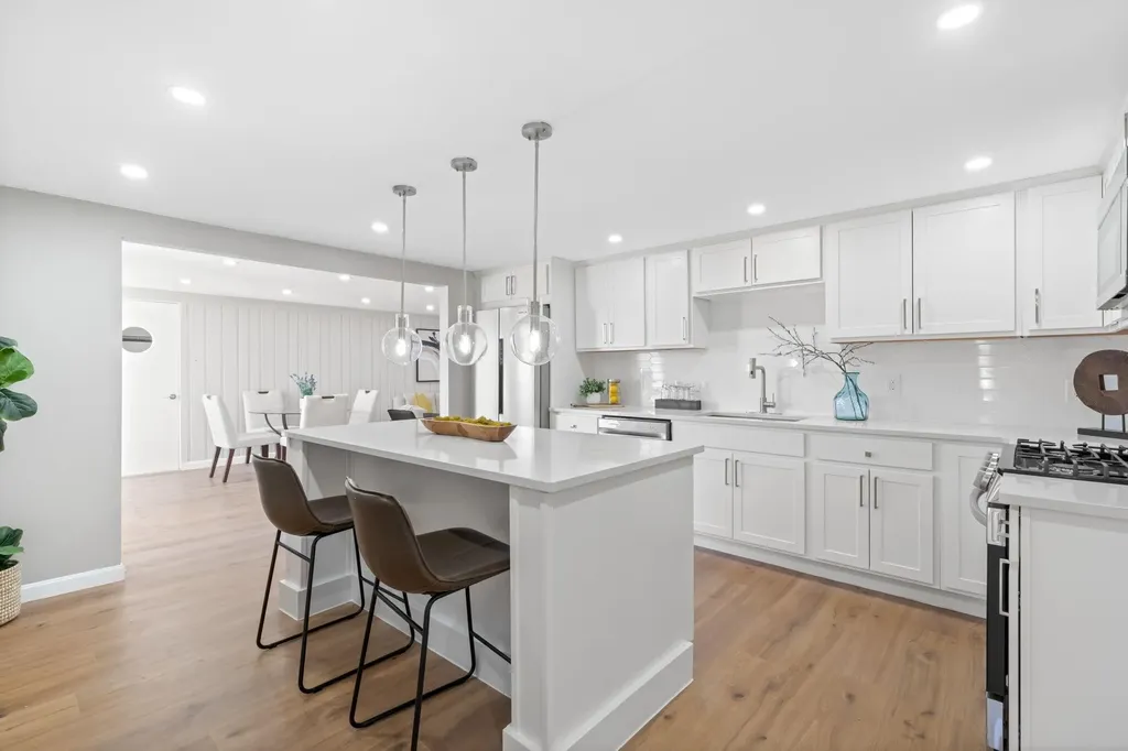 734 W Hollis Street Nashua NH 03062