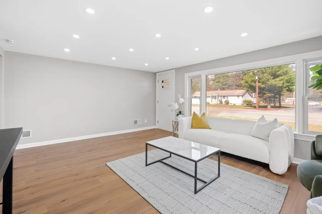 734 W Hollis Street Nashua NH 03062
