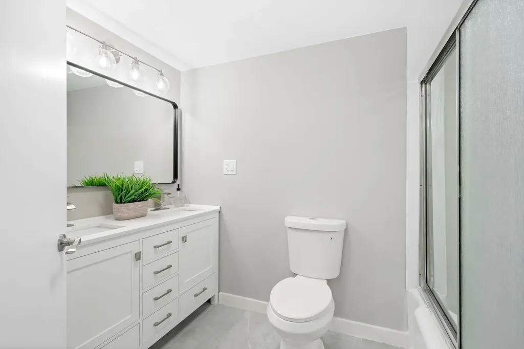734 W Hollis Street Nashua NH 03062