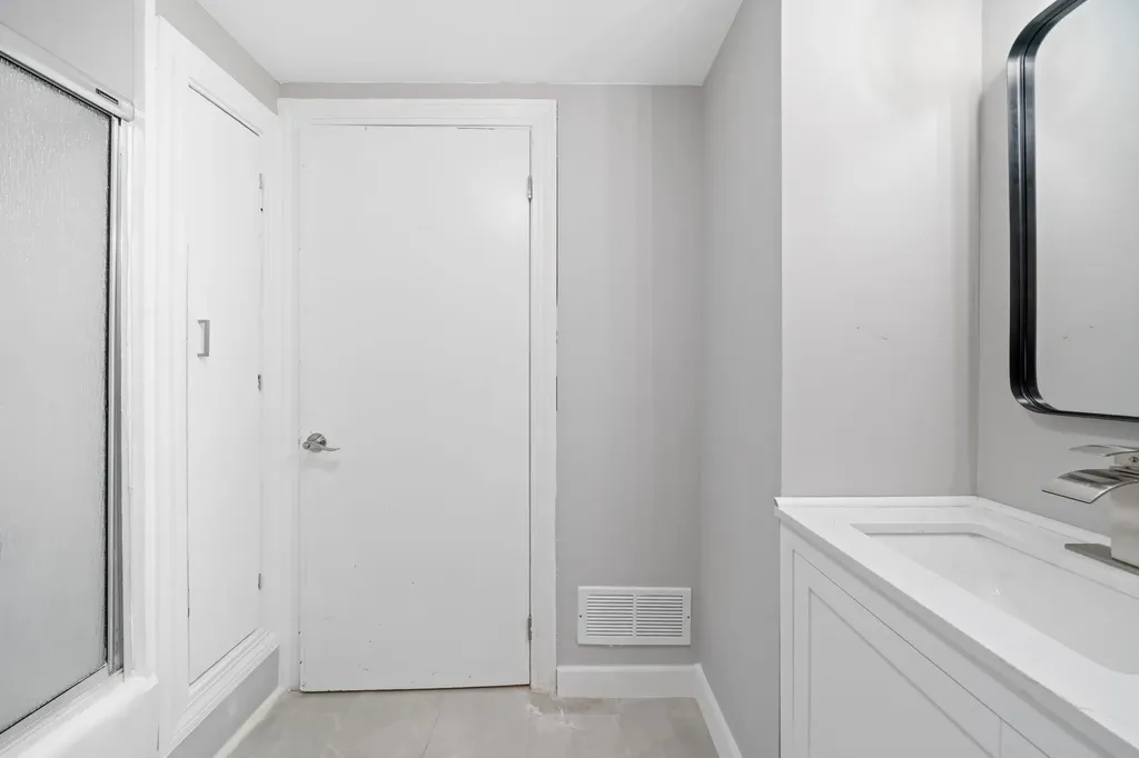 734 W Hollis Street Nashua NH 03062