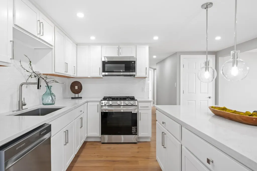 734 W Hollis Street Nashua NH 03062