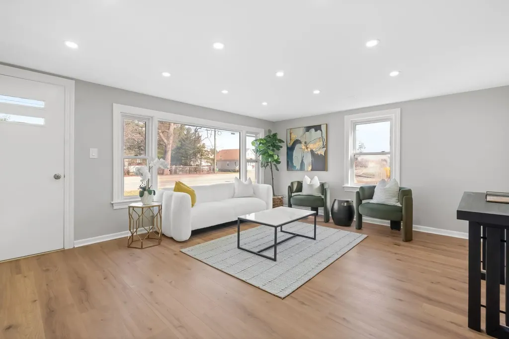 734 W Hollis Street Nashua NH 03062