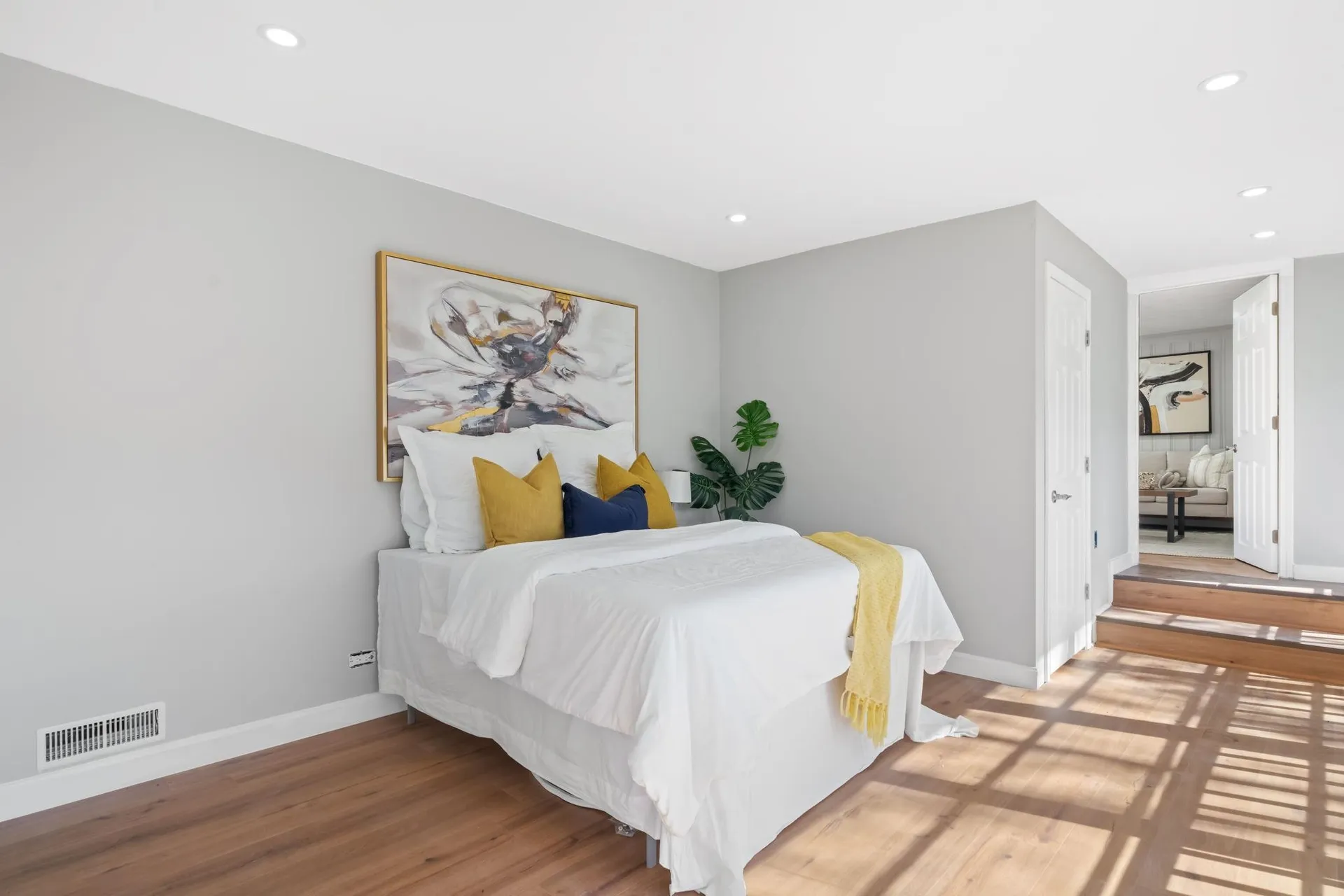 734 W Hollis Street Nashua NH 03062