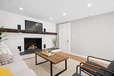 734 W Hollis Street Nashua NH 03062