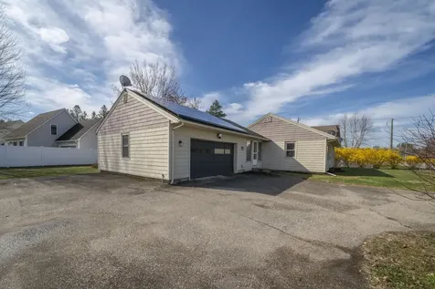 734 W Hollis Street Nashua NH 03062