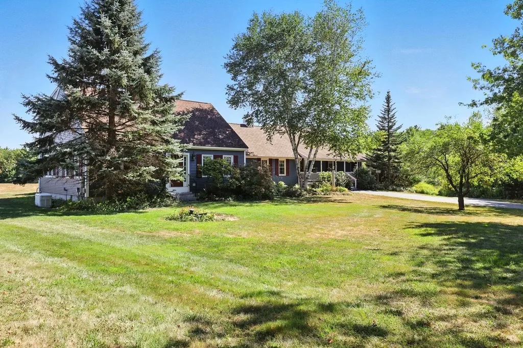 109 Old Center Road Deerfield NH 03037
