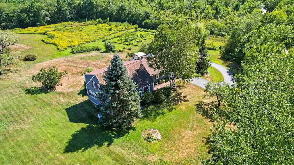 109 Old Center Road Deerfield NH 03037