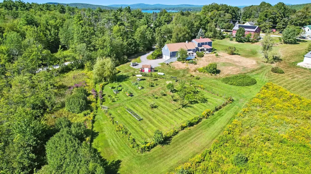 109 Old Center Road Deerfield NH 03037