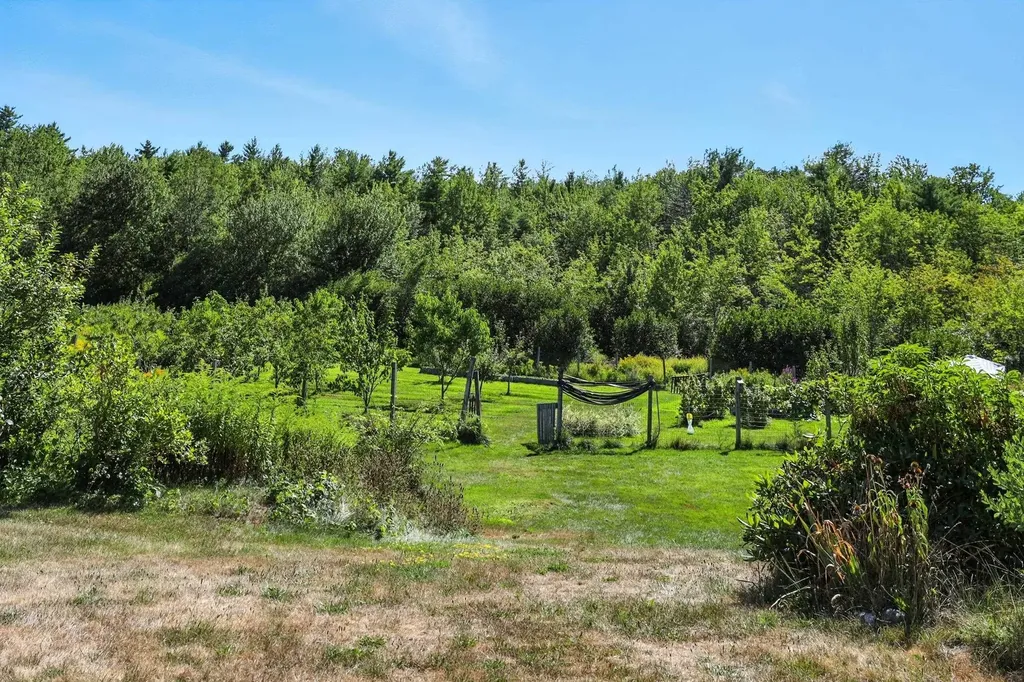 109 Old Center Road Deerfield NH 03037
