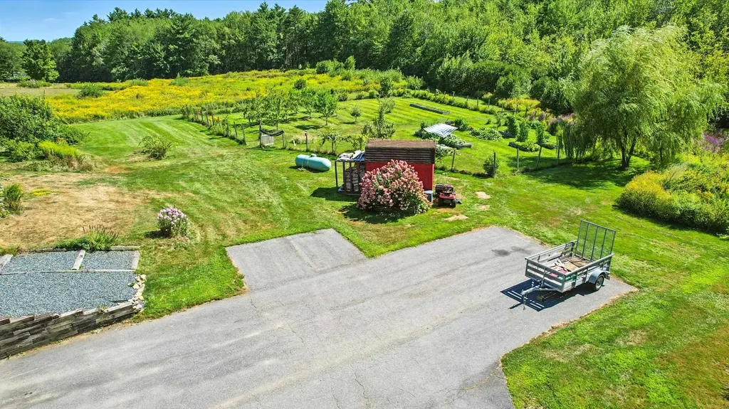 109 Old Center Road Deerfield NH 03037