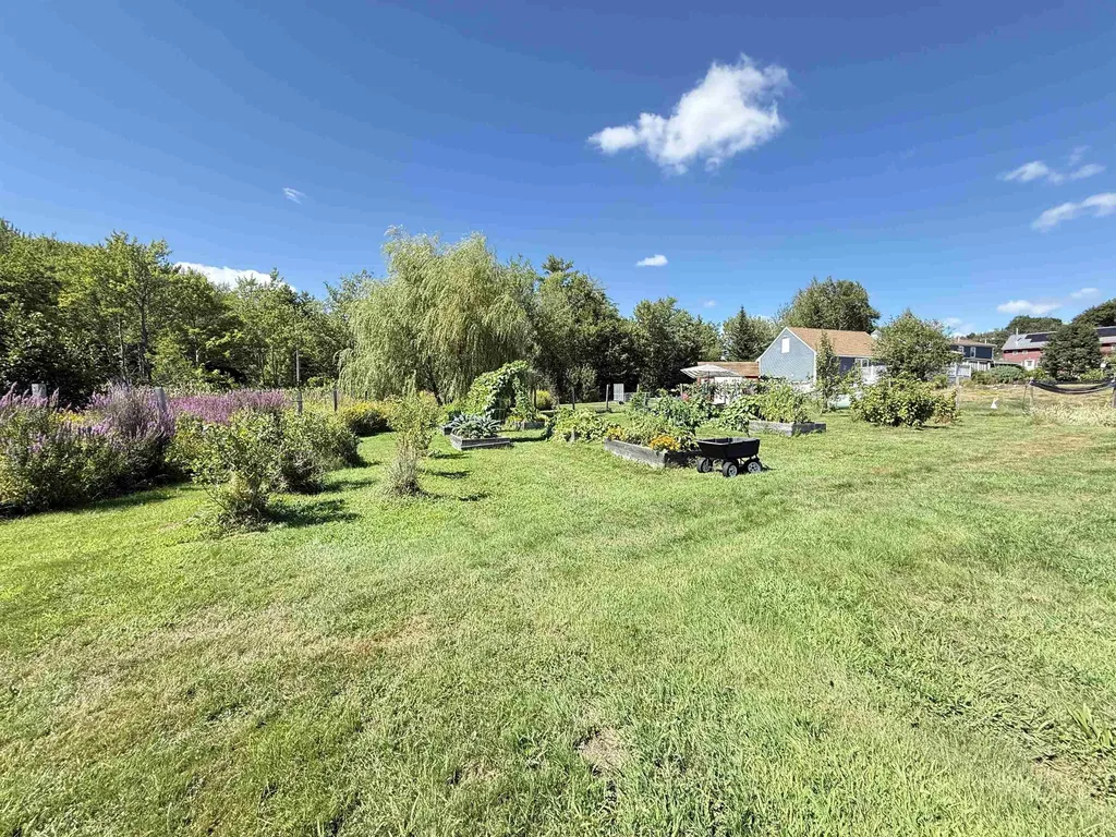 109 Old Center Road Deerfield NH 03037