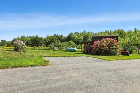 109 Old Center Road Deerfield NH 03037