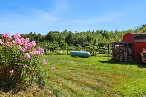 109 Old Center Road Deerfield NH 03037
