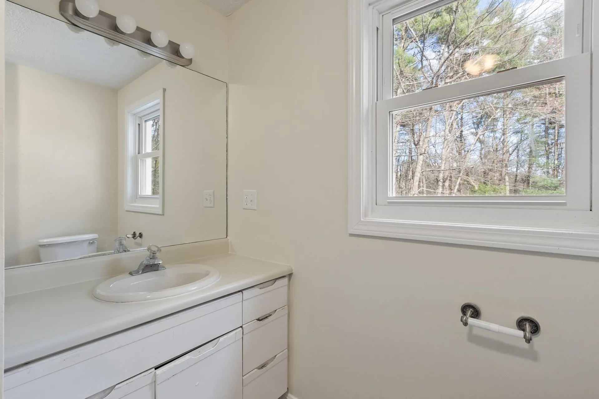 61 Beaver Pond Road Weare NH 03281-5801