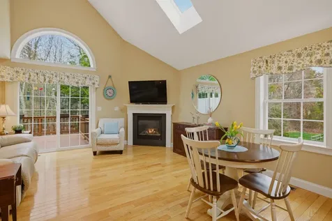38 Willowbrook Avenue Greenland NH 03840