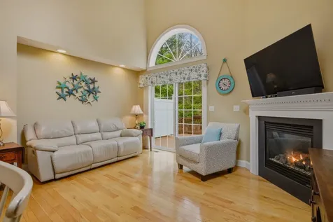 38 Willowbrook Avenue Greenland NH 03840