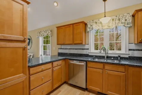 38 Willowbrook Avenue Greenland NH 03840