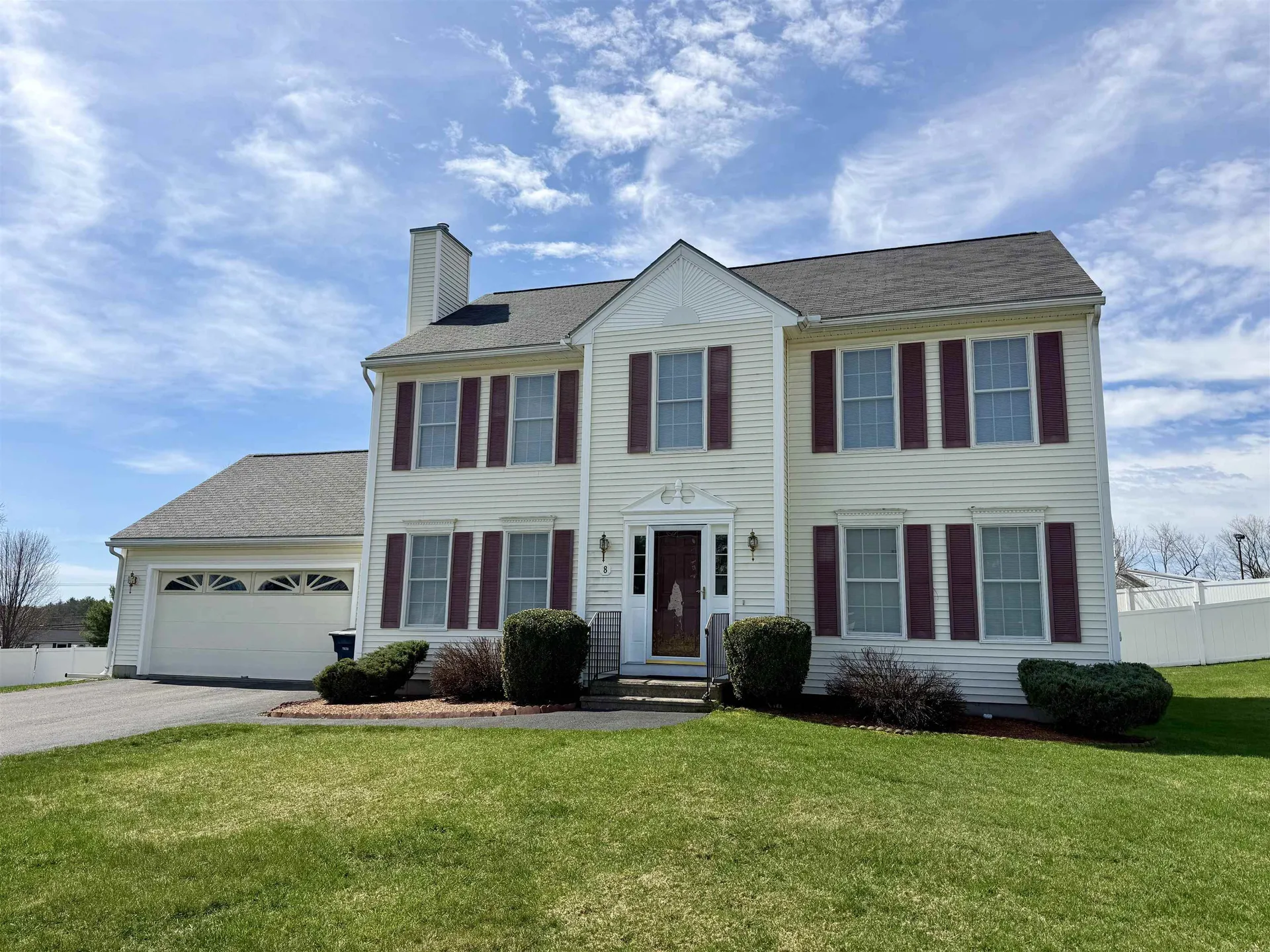 8 Normandy Way Nashua NH 03063