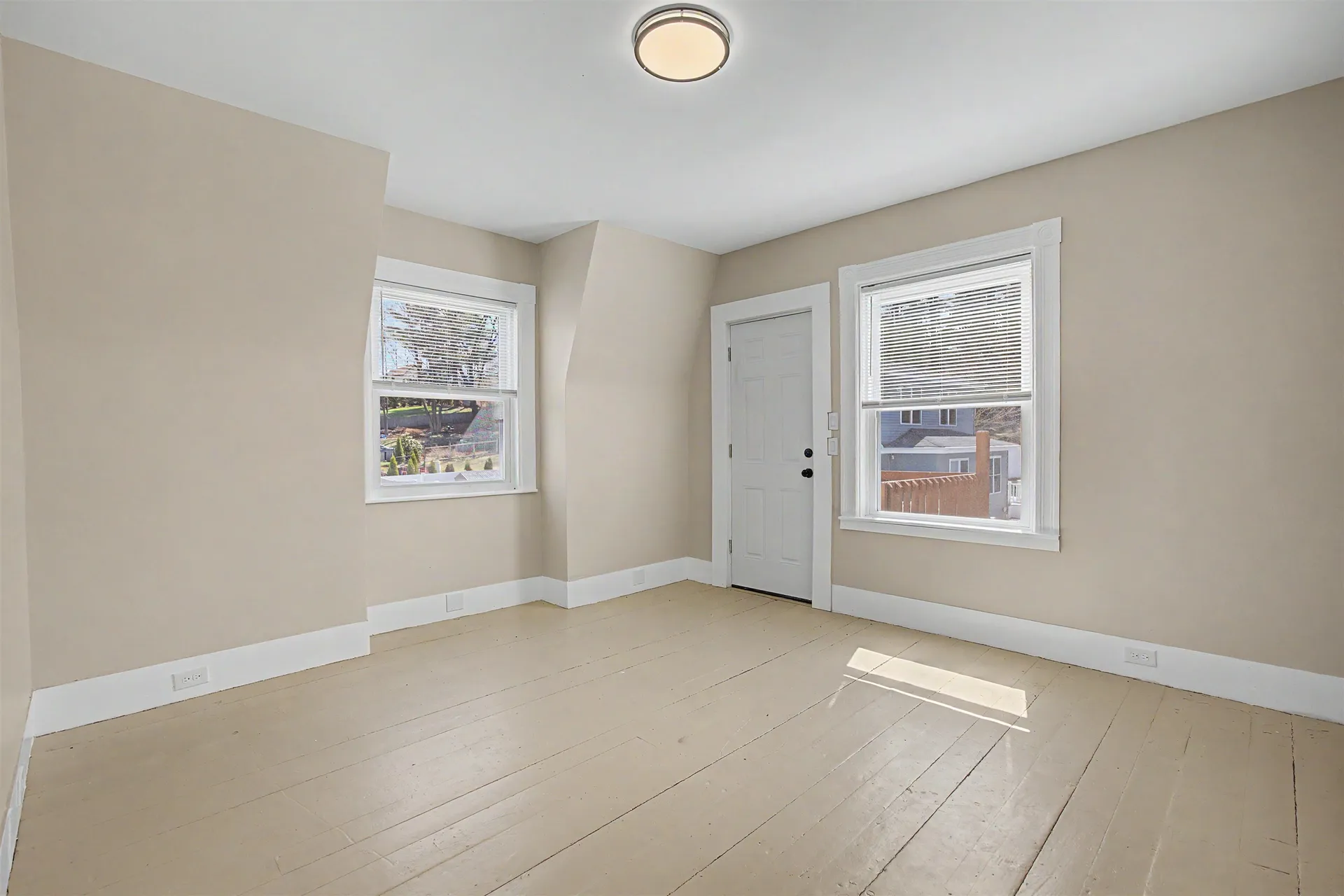 118 W. Hillcrest Avenue Manchester NH 03103