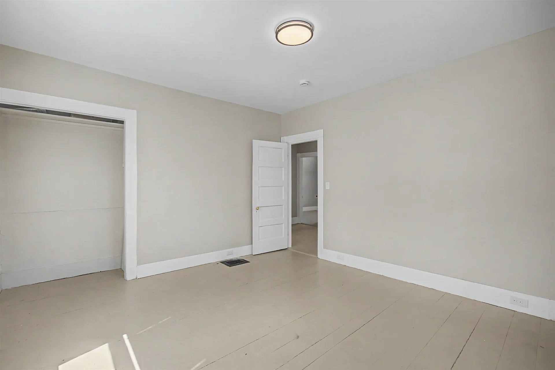 118 W. Hillcrest Avenue Manchester NH 03103