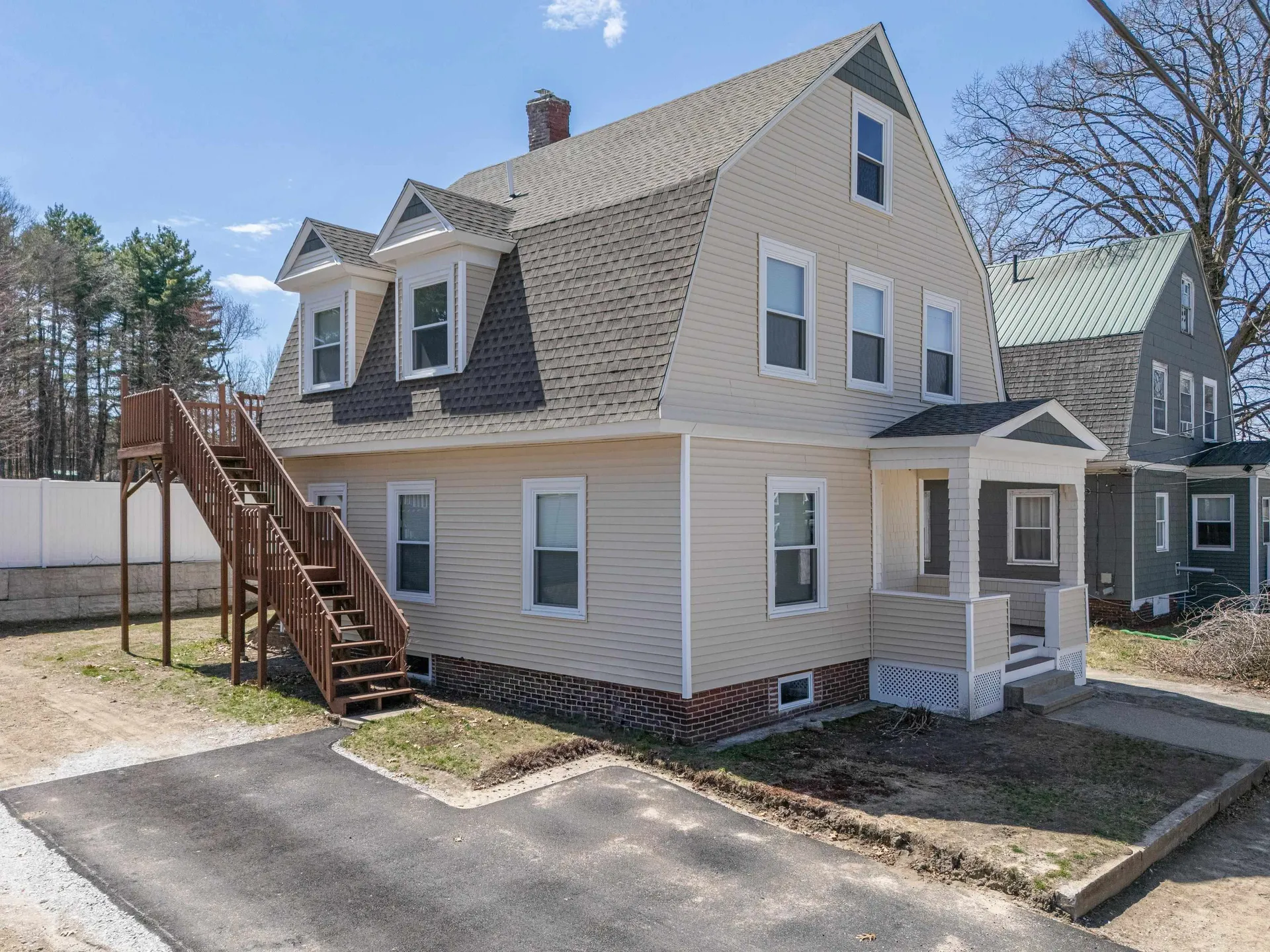 118 W. Hillcrest Avenue Manchester NH 03103