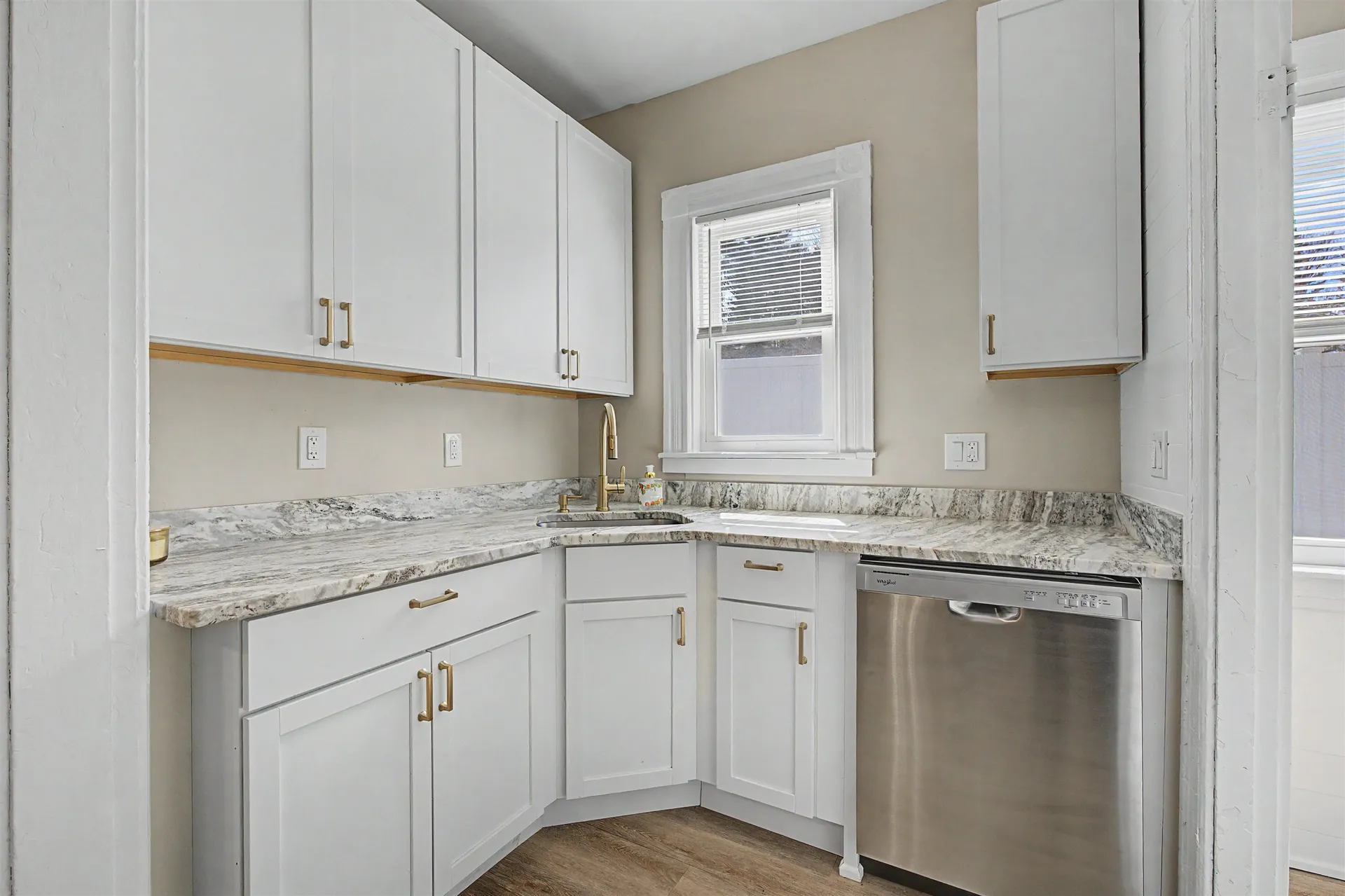 118 W. Hillcrest Avenue Manchester NH 03103