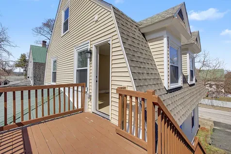 118 W. Hillcrest Avenue Manchester NH 03103