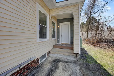 118 W. Hillcrest Avenue Manchester NH 03103