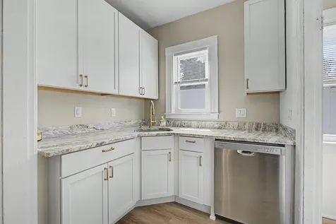 118 W. Hillcrest Avenue Manchester NH 03103