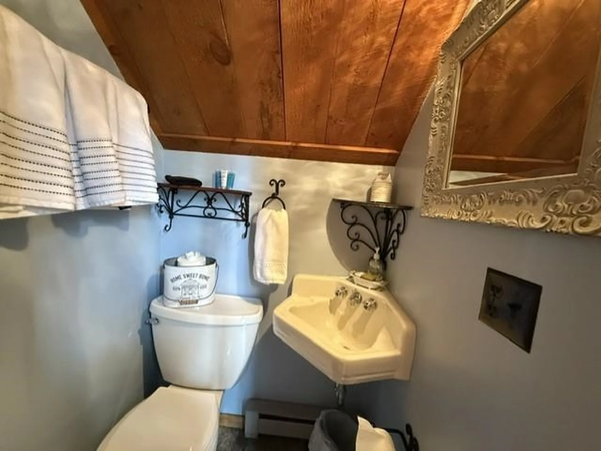 702 Little Sunapee Road New London NH 03257