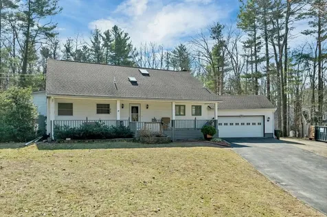 3 Lancaster Drive Londonderry NH 03053