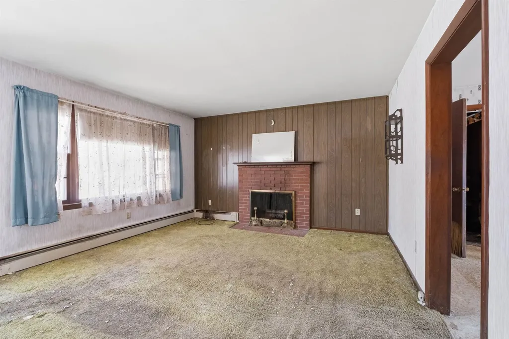 11 Thompson Avenue Hooksett NH 03106
