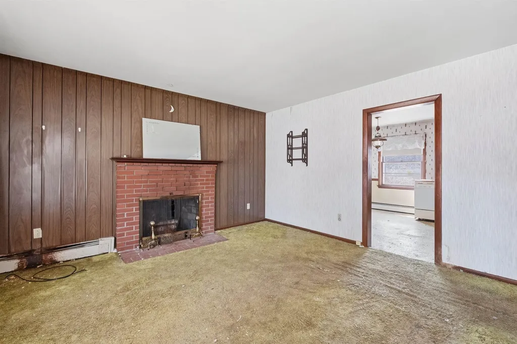 11 Thompson Avenue Hooksett NH 03106