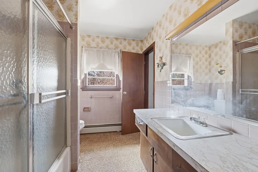 11 Thompson Avenue Hooksett NH 03106