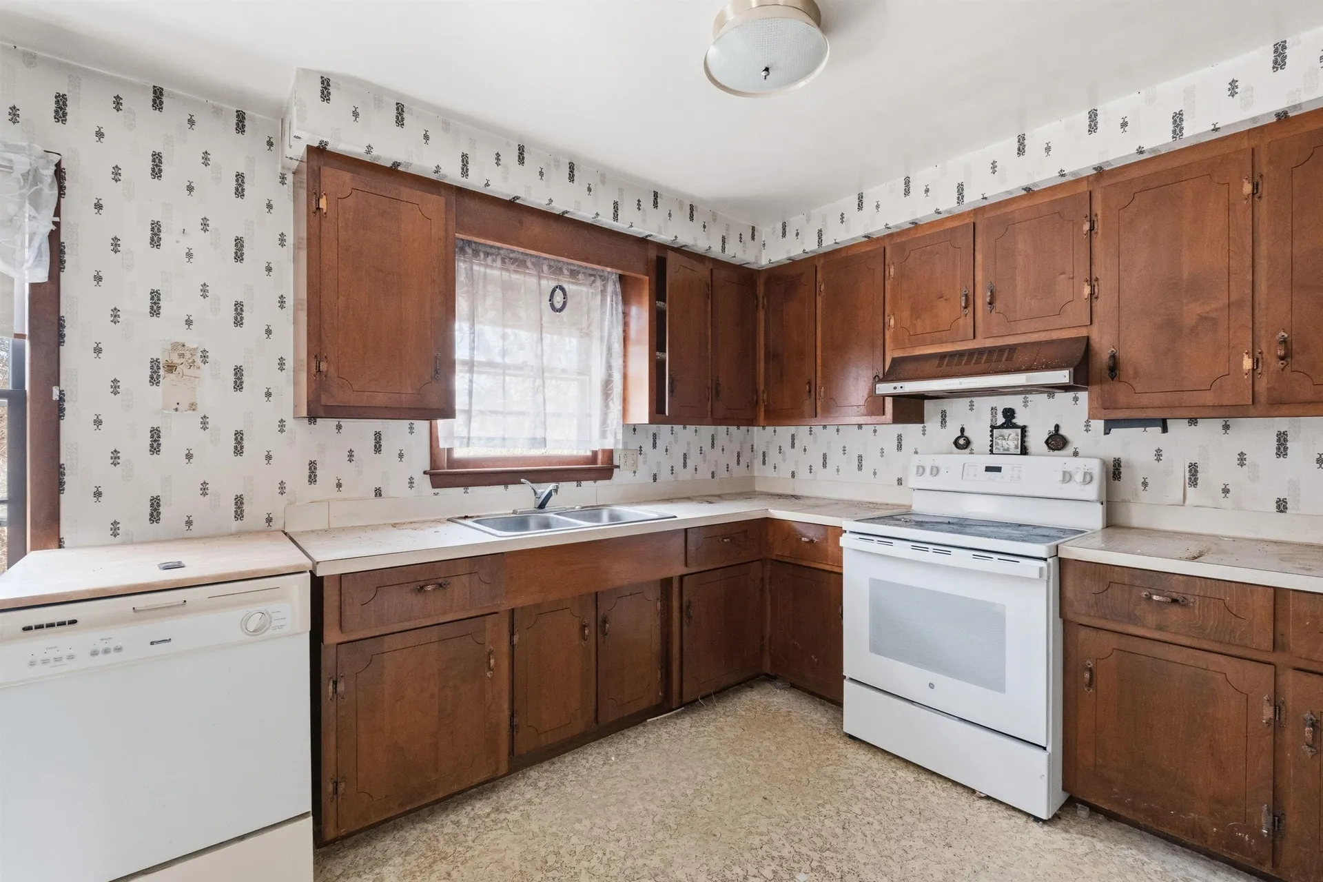 11 Thompson Avenue Hooksett NH 03106