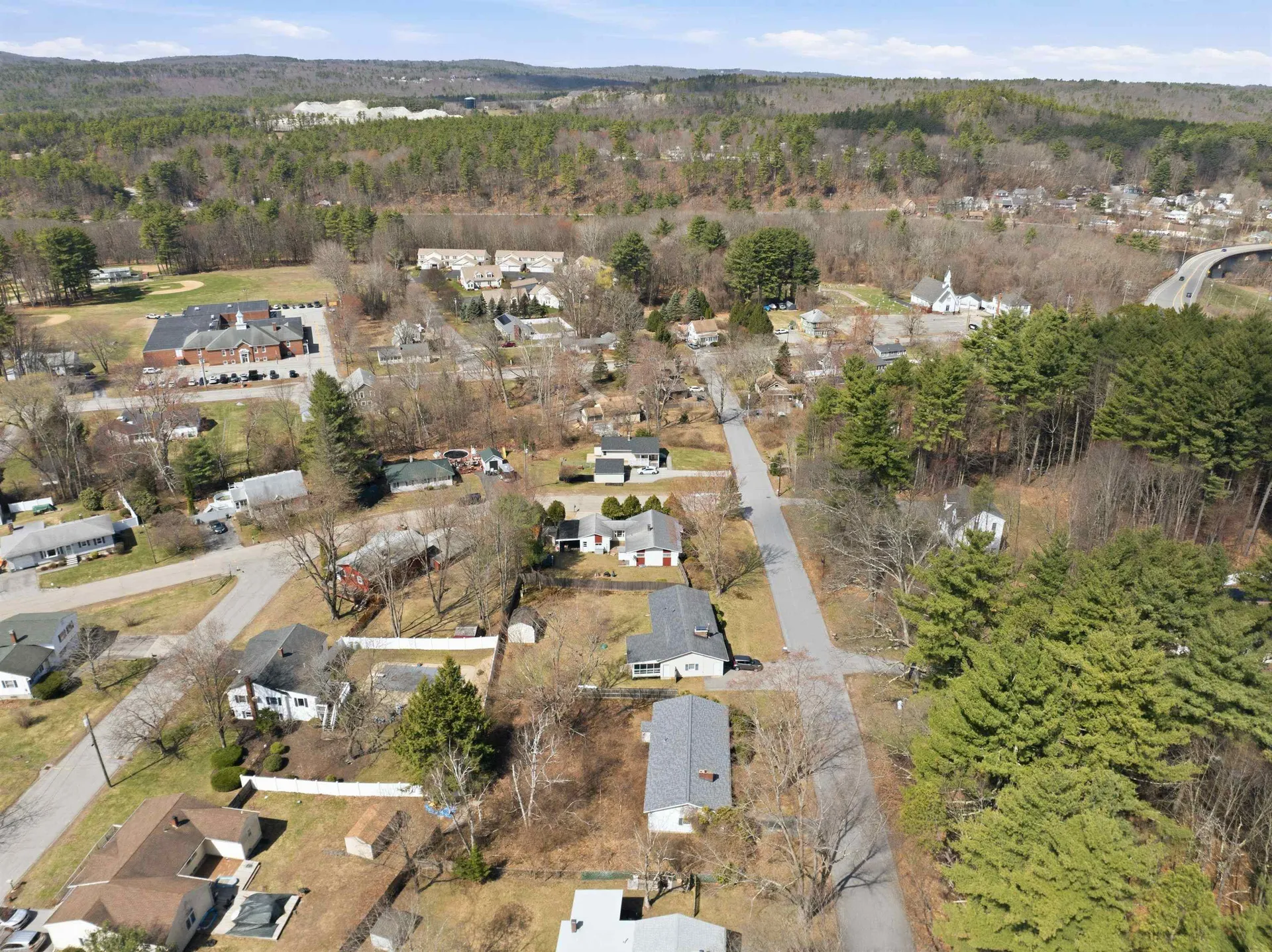 11 Thompson Avenue Hooksett NH 03106