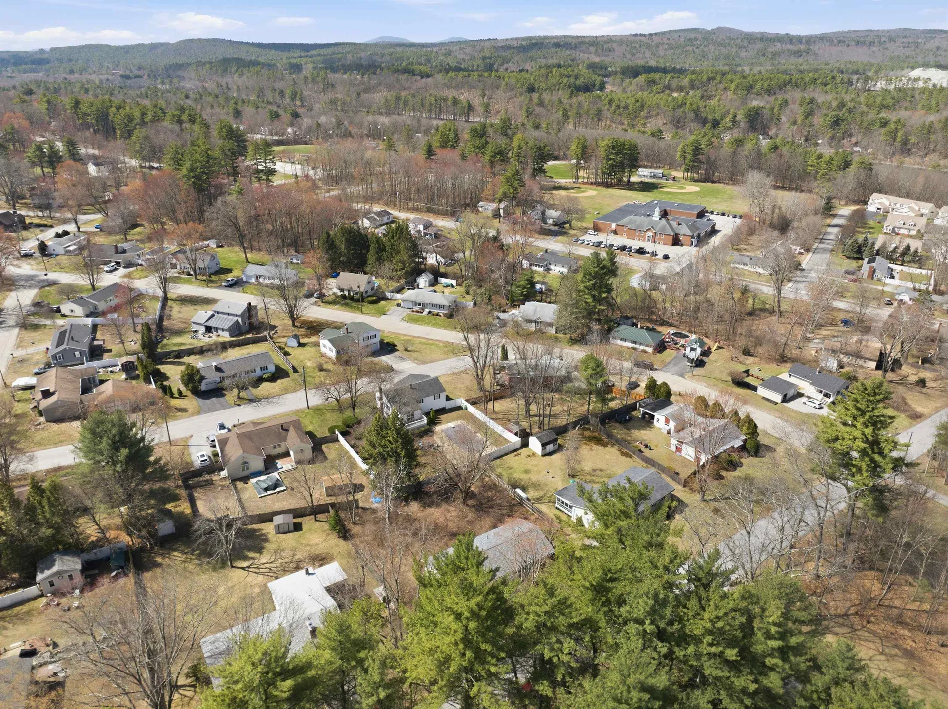 11 Thompson Avenue Hooksett NH 03106