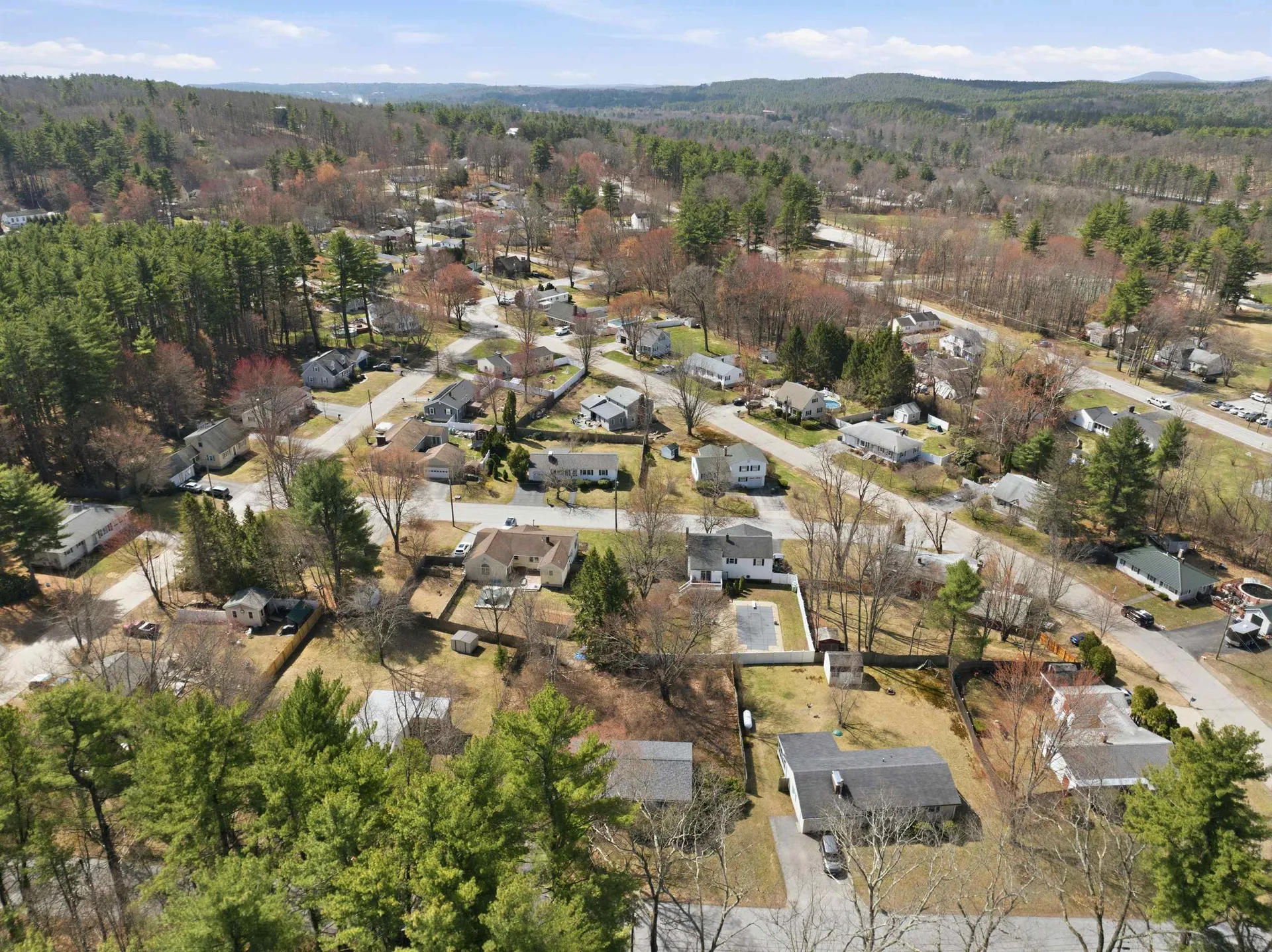 11 Thompson Avenue Hooksett NH 03106