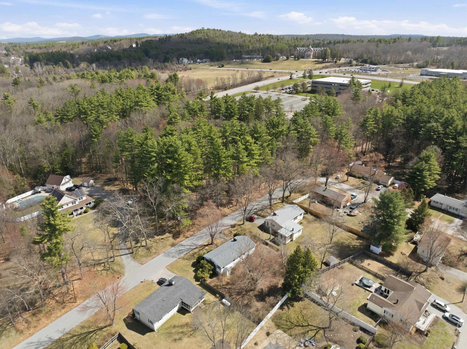 11 Thompson Avenue Hooksett NH 03106