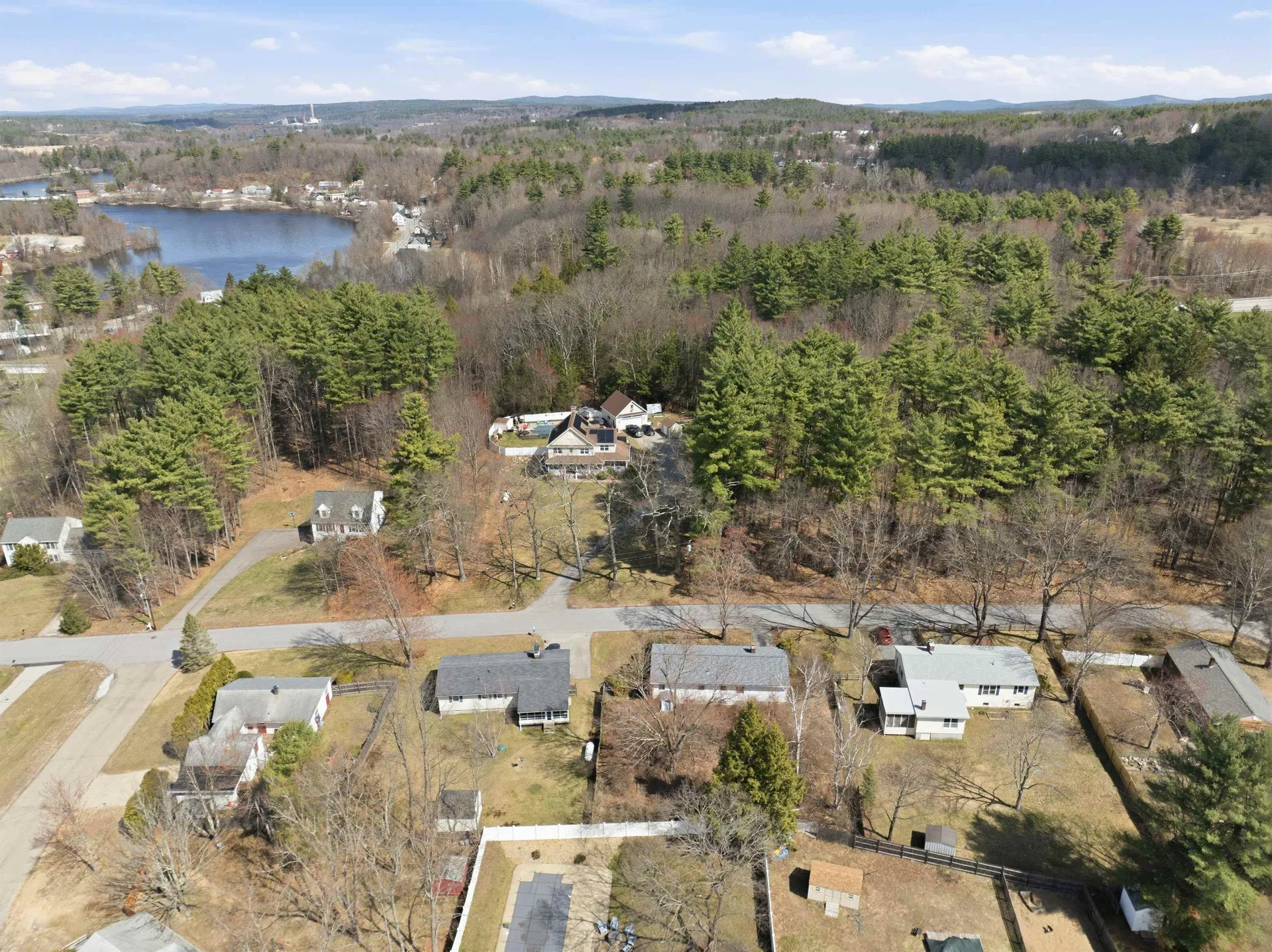 11 Thompson Avenue Hooksett NH 03106