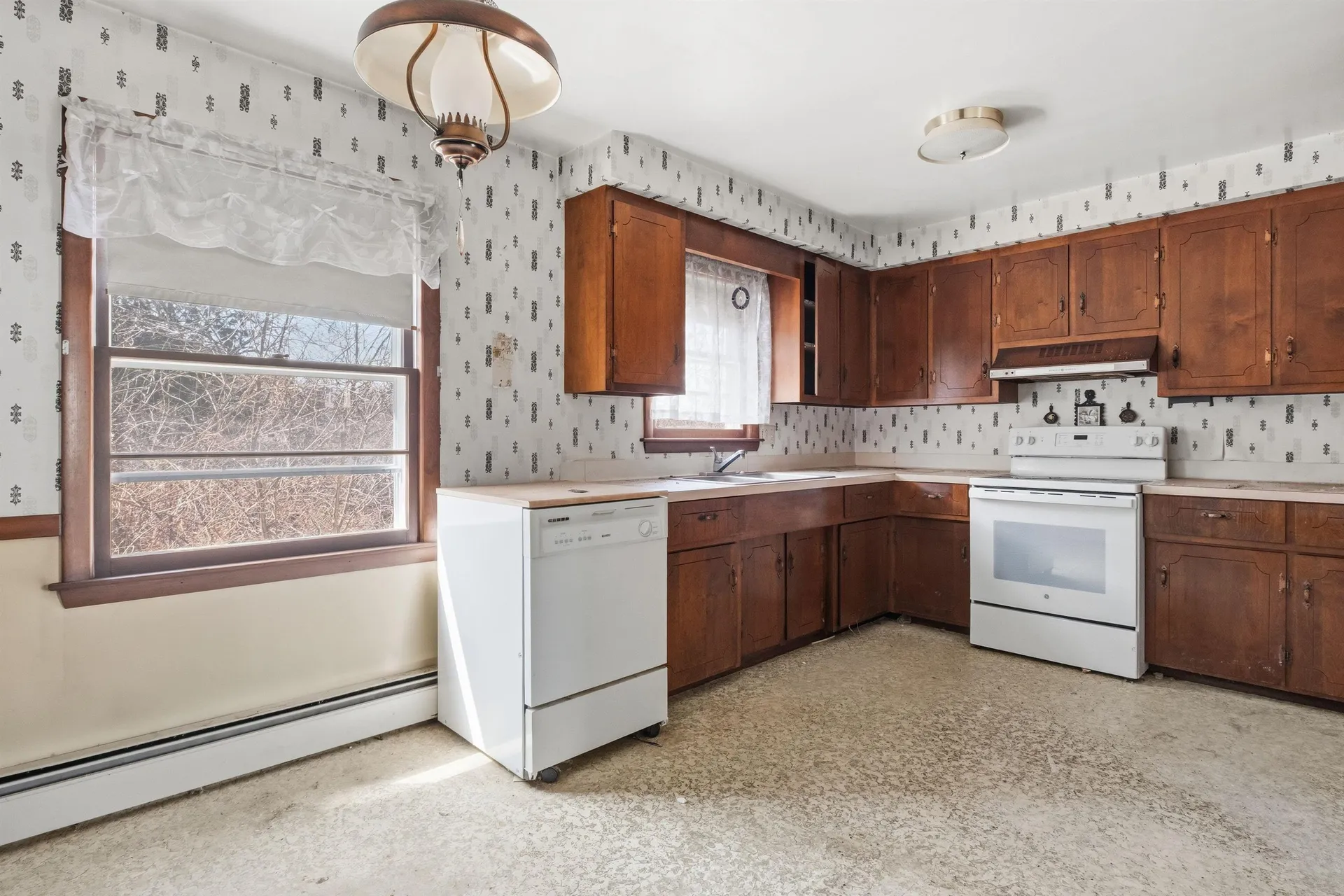 11 Thompson Avenue Hooksett NH 03106