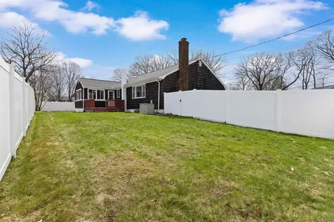 12 Colonial Circle Hampton NH 03842-3317